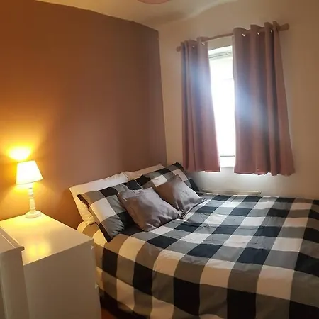 3 Bedroom 3 Bathroom House, Dublin Holiday home Lucan
