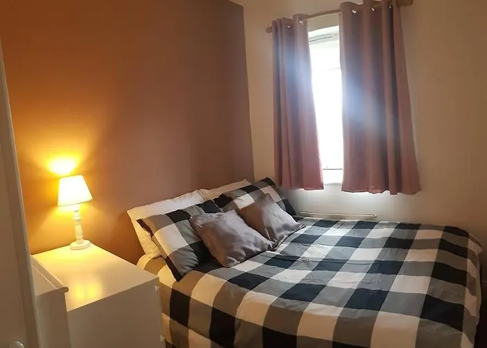 3 Bedroom 3 Bathroom House, Dublin Casa de Férias Lucan